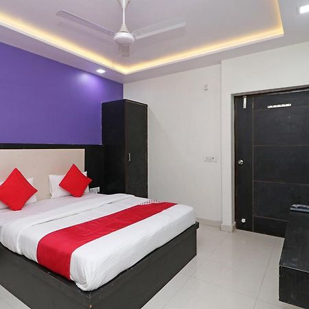 โอโย 33490 โฮเทล ดิ โอเรียนต์ ทรี Hotel อัครา ภายนอก รูปภาพ