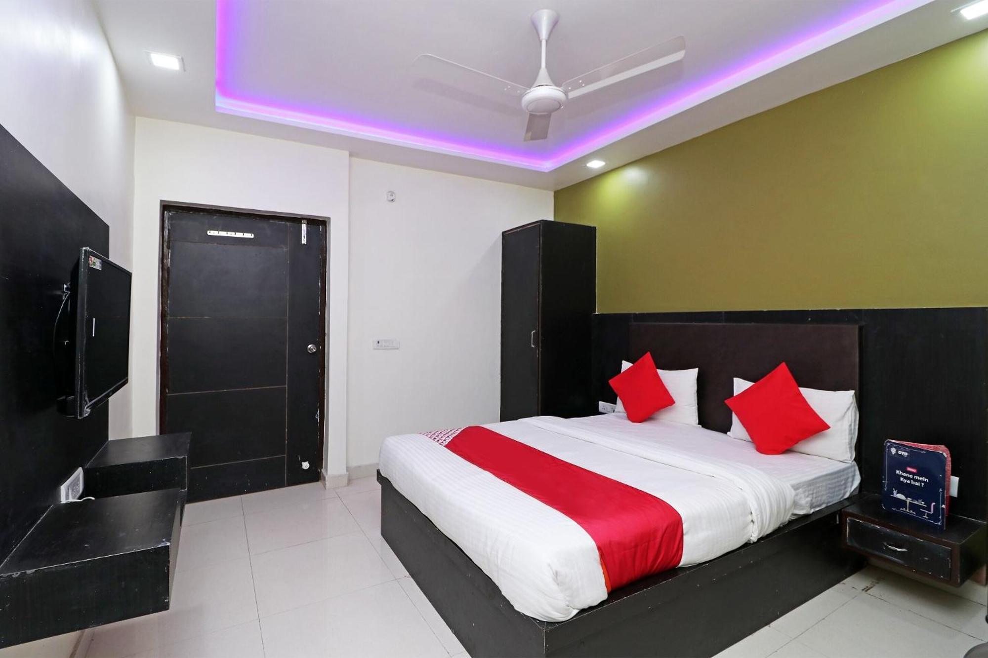 โอโย 33490 โฮเทล ดิ โอเรียนต์ ทรี Hotel อัครา ภายนอก รูปภาพ