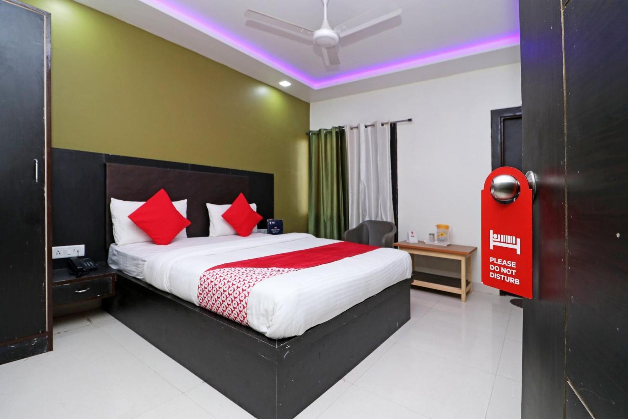 โอโย 33490 โฮเทล ดิ โอเรียนต์ ทรี Hotel อัครา ภายนอก รูปภาพ