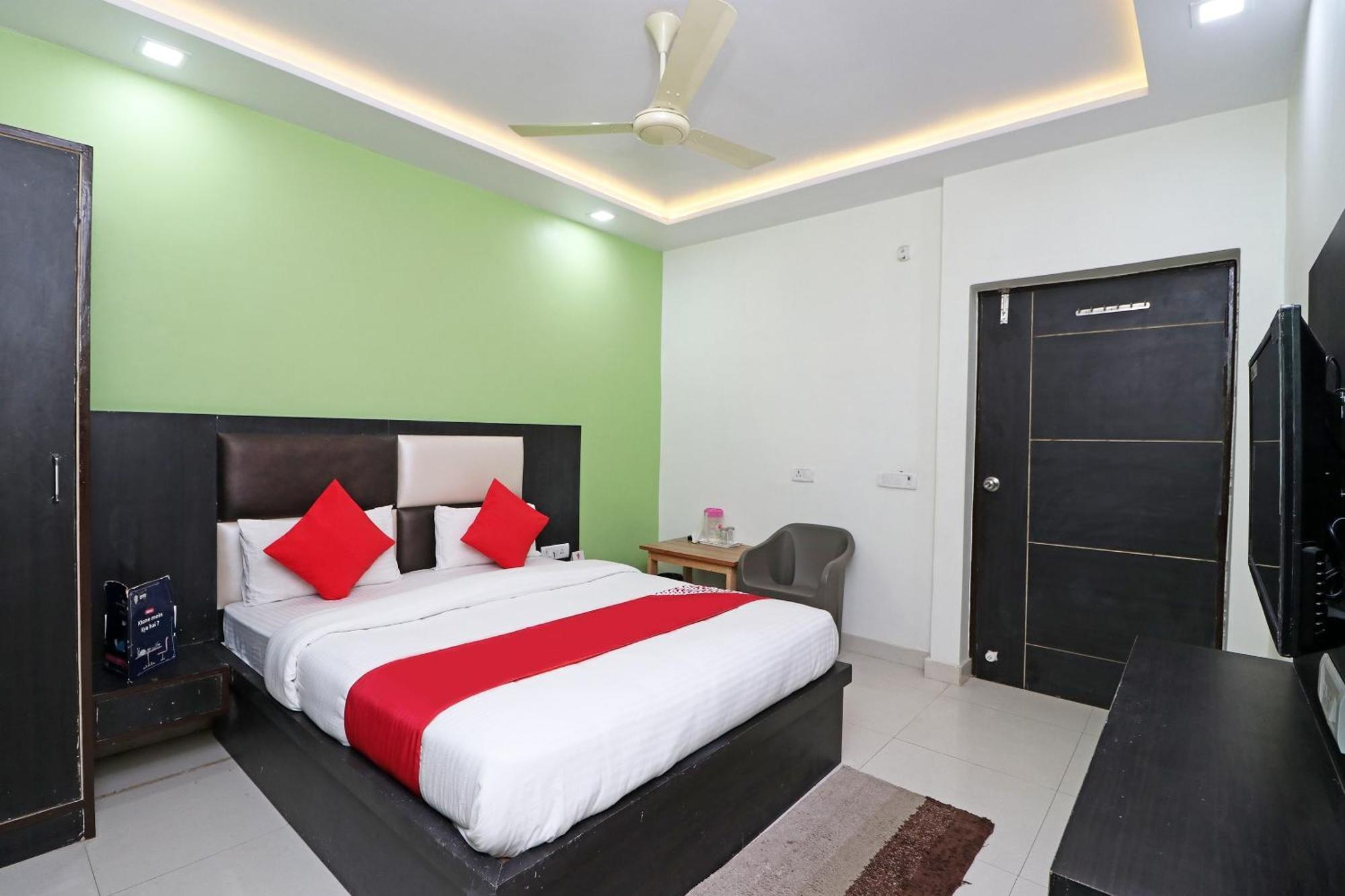โอโย 33490 โฮเทล ดิ โอเรียนต์ ทรี Hotel อัครา ภายนอก รูปภาพ